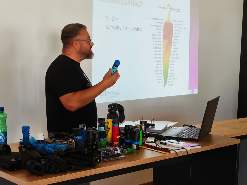 Pfefferspray, Selbstverteidigung, WingTsun, WT, Dornbirn, Strategem, Trainer, Instructor, Selbstbehauptung