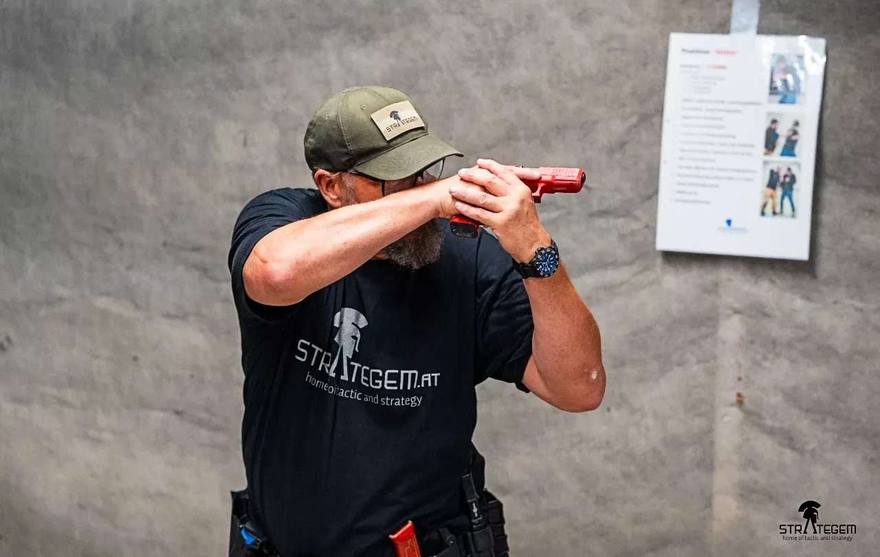 Strategem, Center Axis Relock, Trainer, pistolentraining.at, Innviertler Schützenhof, Selbstverteidigung, Pistole, Schießausbildung
